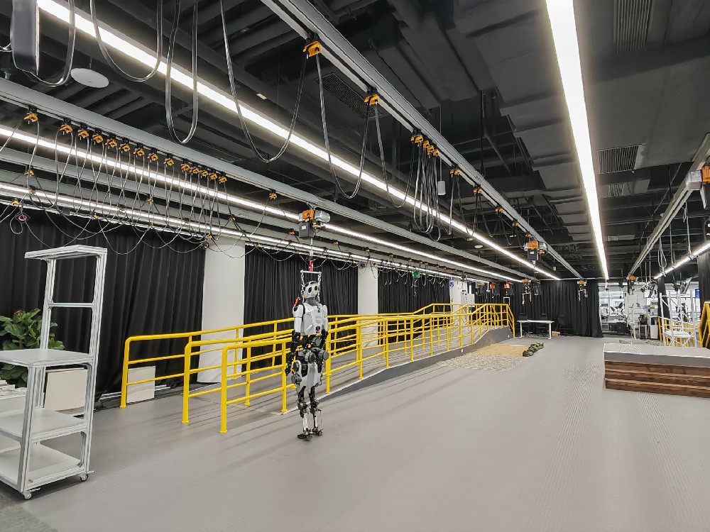 機(jī)器人鋁合金軌道訓(xùn)練場